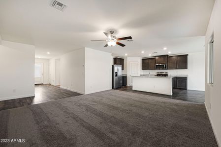 New construction Single-Family house 538 W Crowned Dove Trail, Casa Grande, AZ 85122 - photo 5 5