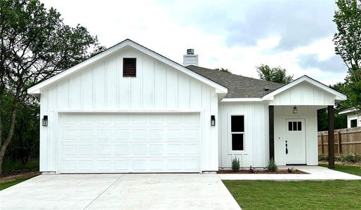 New construction Single-Family house 392 Nene Ln, Bastrop, TX 78602 - photo 0