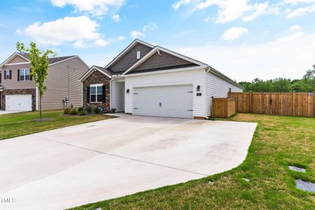 New construction Single-Family house 474 Silver Maple Drive, Fuquay Varina, NC 27526 - photo 2 2