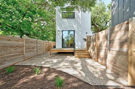 New construction Single-Family house 1183 Oak Grove Ave, Unit 1, Austin, TX 78702 - photo 26 26