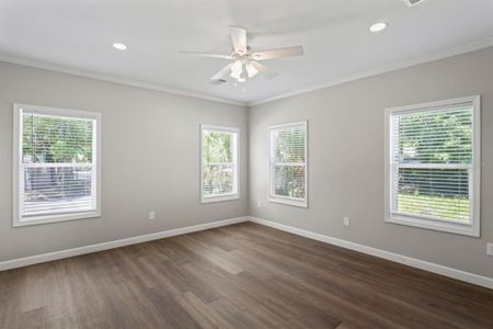 New construction Single-Family house 1050 Melrose Avenue S, Saint Petersburg, FL 33705 - photo 11 11