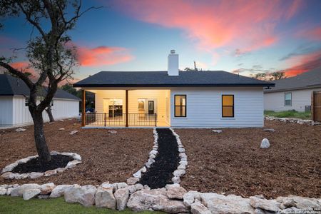 New construction Single-Family house 673 Mockingbird Cv, Spring Branch, TX 78070 - photo 27 27