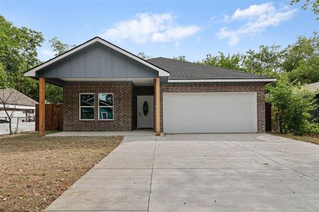 New construction Single-Family house 518 N Clements Street, Gainesville, TX 76240 - photo 0