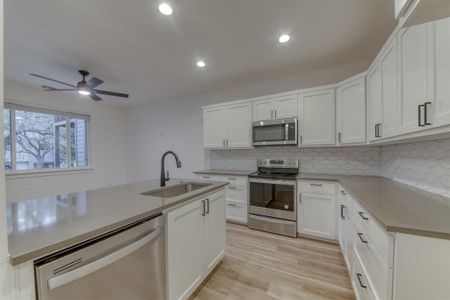 New construction Townhouse house 508 Palmer Dr, Point Venture, TX 78645 - photo