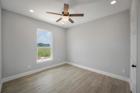 New construction Single-Family house 620 Longhorn Trail, Angleton, TX 77515 - photo 29 29