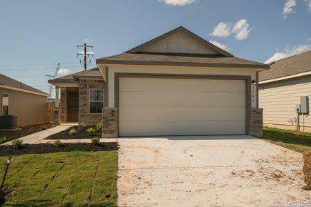 New construction Single-Family house 1304 Moby Drive, New Braunfels, TX 78130 Primrose- photo 7 7
