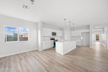 New construction Single-Family house 21710 W Harding Avenue, Wittmann, AZ 85361 - photo 12 12