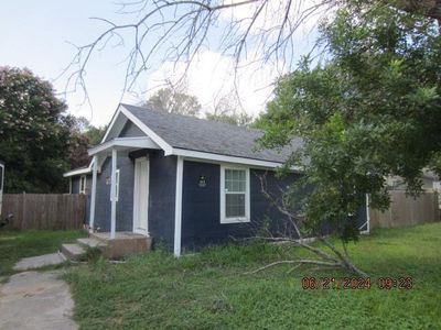 New construction Single-Family house 113 Avondale Avenue, Azle, TX 76020 - photo 0