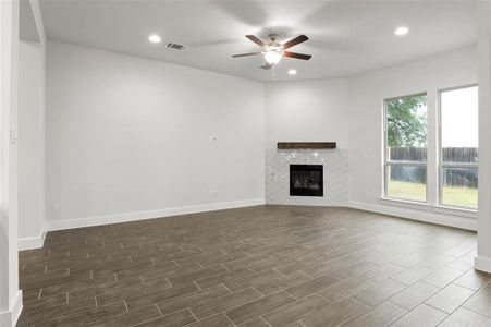 New construction Single-Family house 200 Castlefields St, Hutto, TX 78634 - photo 12 12