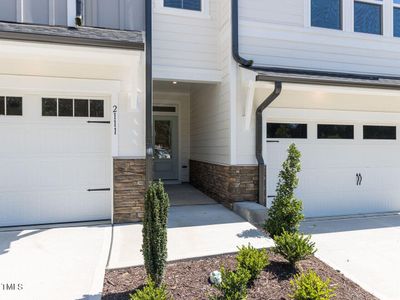 New construction Townhouse house 2111 Royal Amber Court, Unit 18, Durham, NC 27707 The Wainwright- photo 2 2