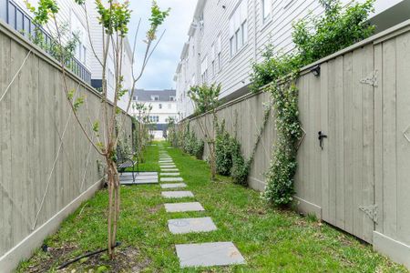 New construction Townhouse house 819 Bringhurst Street, Houston, TX 77020 - photo 11 11