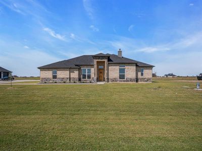 Front view of house featuring a lawn