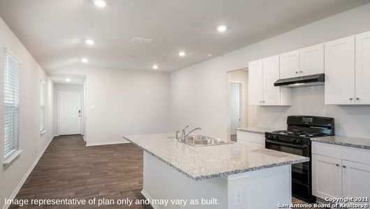 New construction Single-Family house 105 Middle Green Loop, Floresville, TX 78114 - photo 7 7