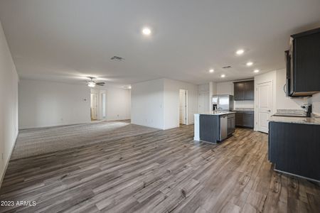 New construction Single-Family house 602 W Crowned Dove Trail, Casa Grande, AZ 85122 - photo 2 2