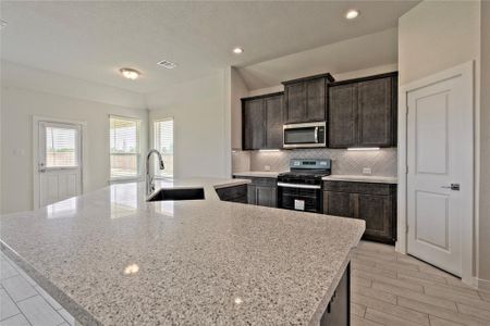 New construction Single-Family house 11210 Youngquist Drive, Mont Belvieu, TX 77535 The Wetherby- photo 4 4
