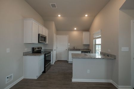 New construction Single-Family house 801 Stonemanor Bay, Seguin, TX 78155 - photo 9 9