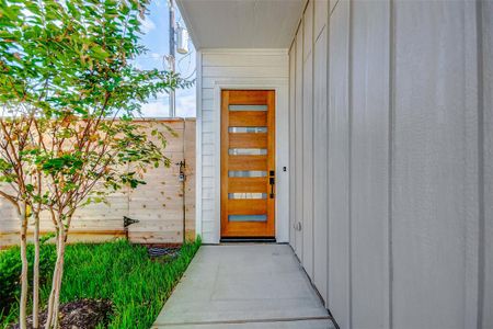 Welcome home, note the beautiful mahogany wood front door with satin glass inserts.