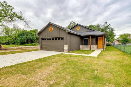 New construction Single-Family house 303 Chase Avenue, Cleburne, TX 76031 - photo