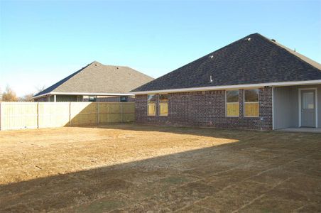 New construction Single-Family house 737 Raylan Street, Springtown, TX 76082 - photo 11 11