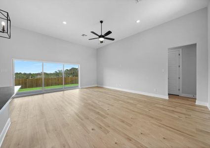 New construction Single-Family house 355 Lawrence Drive, Castroville, TX 78009 - photo 5 5