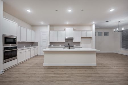 New construction Single-Family house 112 Grace Avenue, Castroville, TX 78009 - photo 4 4