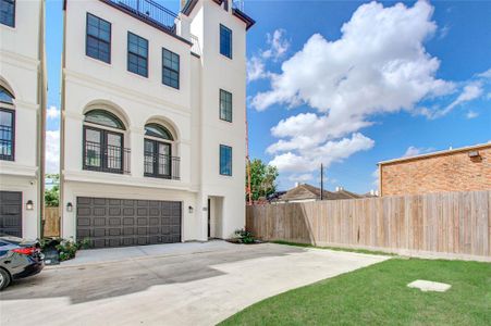 New construction Single-Family house 3334 Beverly Forest Drive, Houston, TX 77057 - photo 0 0