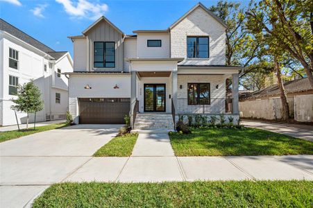 Stunning new home on wide street in Woodland Heights