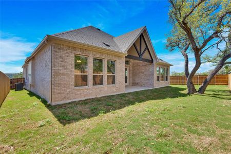 New construction Single-Family house 101 Iron Gate Ln, Georgetown, TX 78628 Classic Series - Villanova- photo 19 19
