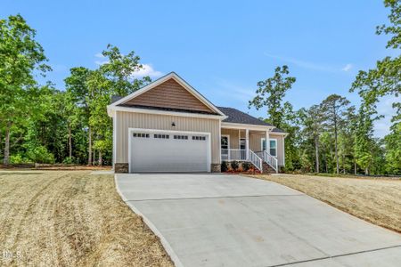 New construction Single-Family house 304 Dry Branch Drive, Kenly, NC 27542 - photo 1 1