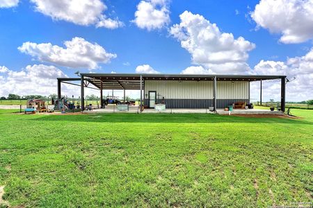 New construction  house 419 County Road 135, Floresville, TX 78114 - photo 31 31