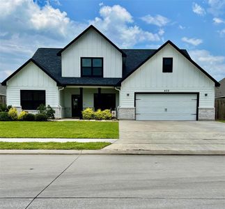 New construction Single-Family house 623 Greystone Lane, Angleton, TX 77515 - photo 0