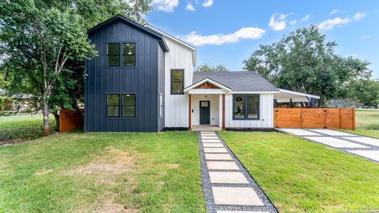 New construction Single-Family house 160 Klingemann, New Braunfels, TX 78130 - photo 0