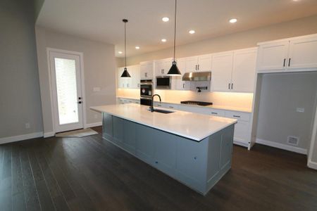 New construction Single-Family house 32248 Highwood Green Lane, Conroe, TX 77385 The Redfern- photo 4 4