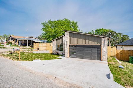 New construction Single-Family house 3015 Brazos River Drive, Granbury, TX 76048 - photo 4 4