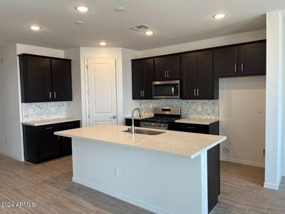 New construction Single-Family house 7679 W Saddlehorn Road, Peoria, AZ 85383 - photo 3 3
