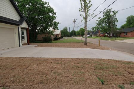 New construction Single-Family house 1312 S Clements Street, Gainesville, TX 76240 - photo 3 3