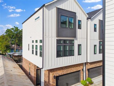 New construction Single-Family house 328 Eastwood Street, Houston, TX 77011 - photo 0