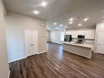 New construction Single-Family house 2216 Cedar Valley Drive, Conroe, TX 77306 - photo 2 2