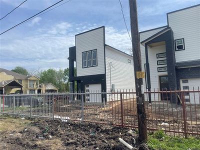 New construction Single-Family house 7998 Kenton Street, Houston, TX 77028 - photo