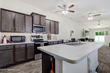 New construction Single-Family house 2340 Oak Stream Drive, Green Cove Springs, FL 32043 - photo 7 7