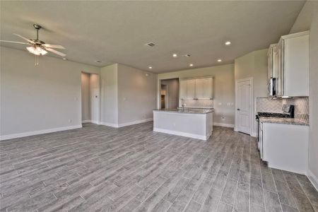 New construction Single-Family house 12011 Champions Forest Drive, Mont Belvieu, TX 77535 - photo 6 6