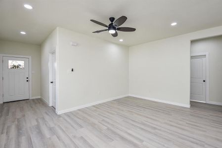 New construction Single-Family house 102 S 12 Th Street, West Columbia, TX 77486 - photo 6 6