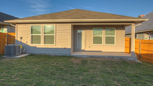 New construction Single-Family house 770 Gladiola Loop, Kyle, TX 78640 - photo 21 21