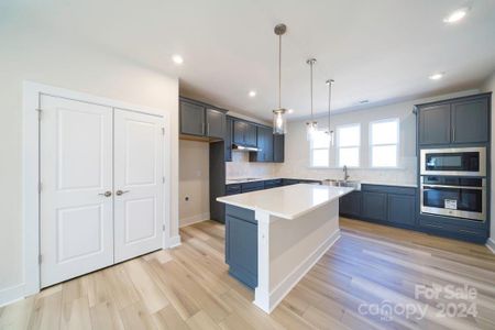 New construction Townhouse house 1600 Levy Way, Charlotte, NC 28205 Wright- photo 6 6