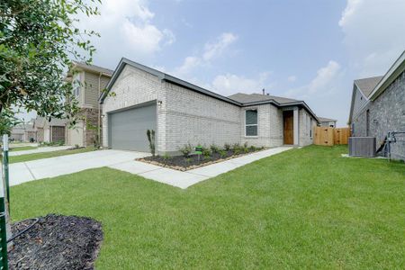 New construction Single-Family house 15526 Fellswood Drive, Houston, TX 77044 - photo 2 2