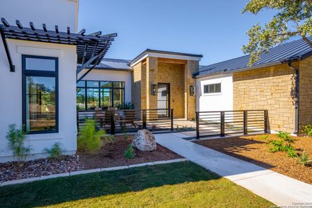 New construction Single-Family house 20 Oakland Hills, Boerne, TX 78006 - photo 0