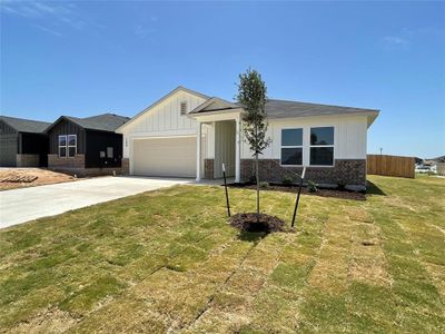 New construction Single-Family house 100 Lazy Lizzy Rd, Jarrell, TX 76537 TRINITY- photo 1 1