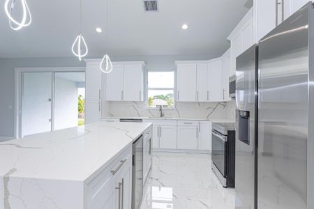 New construction Single-Family house 6153 Nw E Deville Circle, Port St. Lucie, FL 34986 - photo 21 21