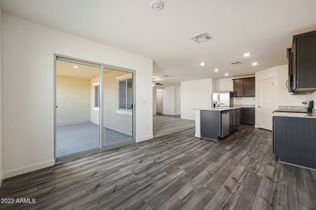 New construction Single-Family house 555 W Crowned Dove Trail, Casa Grande, AZ 85122 - photo 4 4