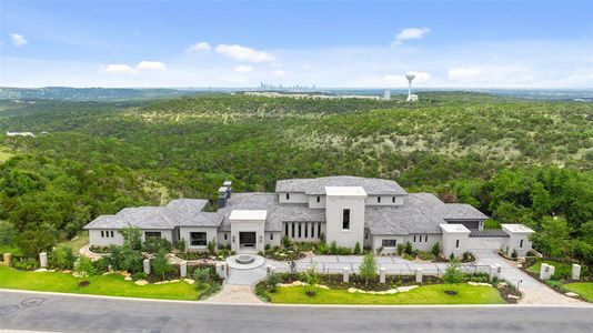 Spanning 2.762 acres of meticulously manicured grounds, this residence epitomizes upscale Hill Country living, offering an lifestyle that transcends the ordinary.